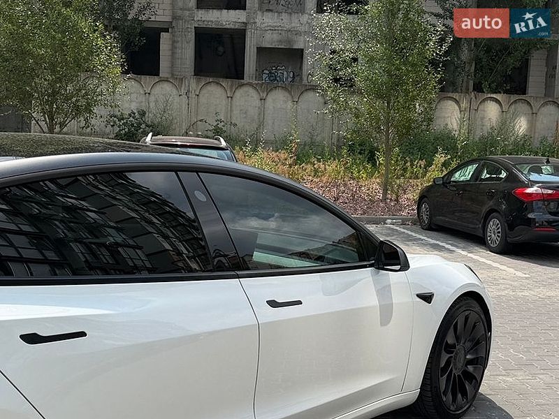 Седан Tesla Model 3 2021 в Києві