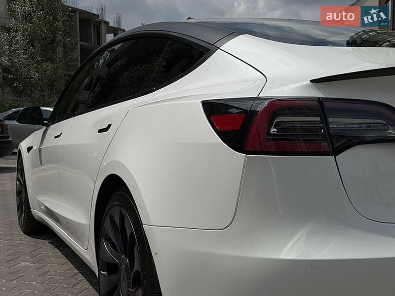 Седан Tesla Model 3 2021 в Києві