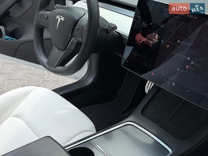 Седан Tesla Model 3 2021 в Києві