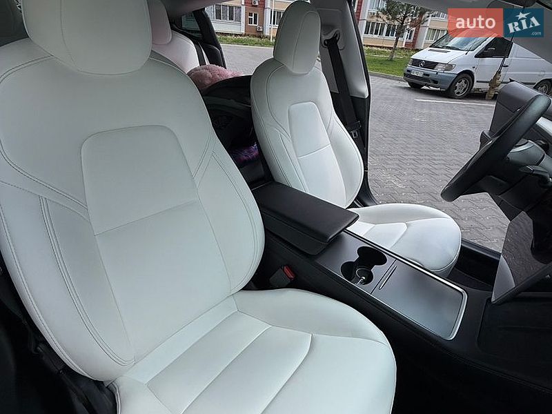 Седан Tesla Model 3 2021 в Києві