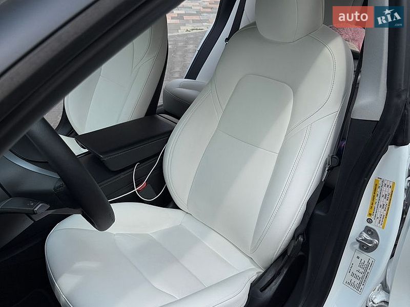Седан Tesla Model 3 2021 в Києві