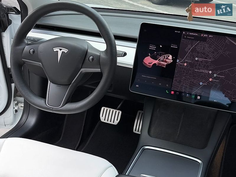 Седан Tesla Model 3 2021 в Києві