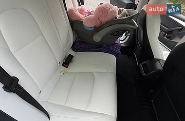 Седан Tesla Model 3 2021 в Києві