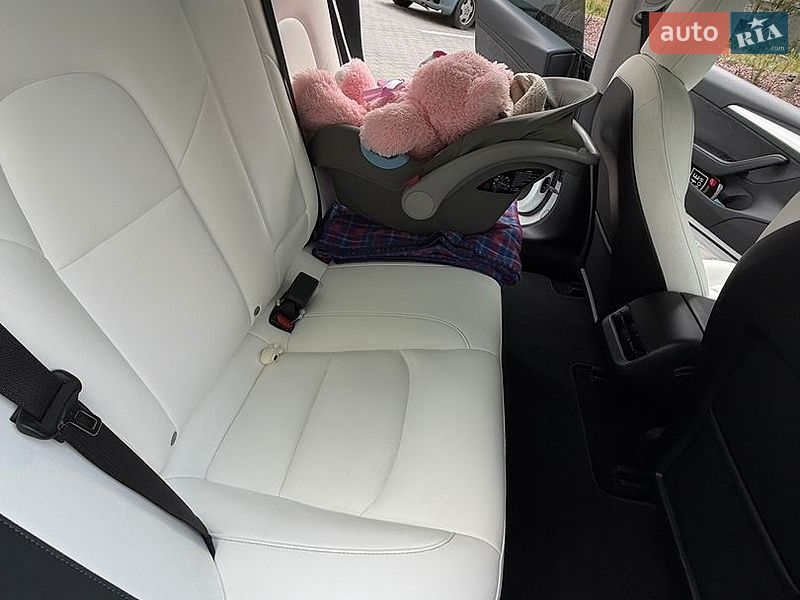 Седан Tesla Model 3 2021 в Києві