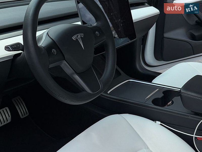 Седан Tesla Model 3 2021 в Києві
