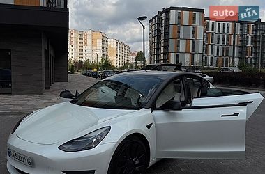 Седан Tesla Model 3 2021 в Киеве
