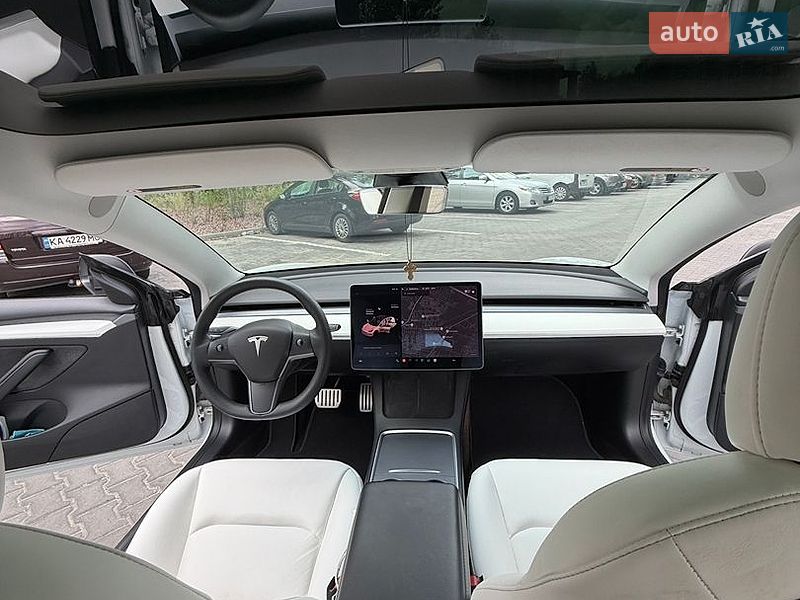 Седан Tesla Model 3 2021 в Києві