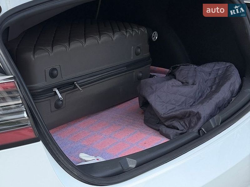 Седан Tesla Model 3 2021 в Киеве