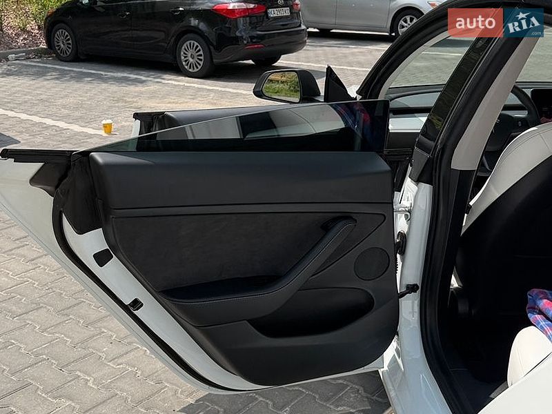 Седан Tesla Model 3 2021 в Києві