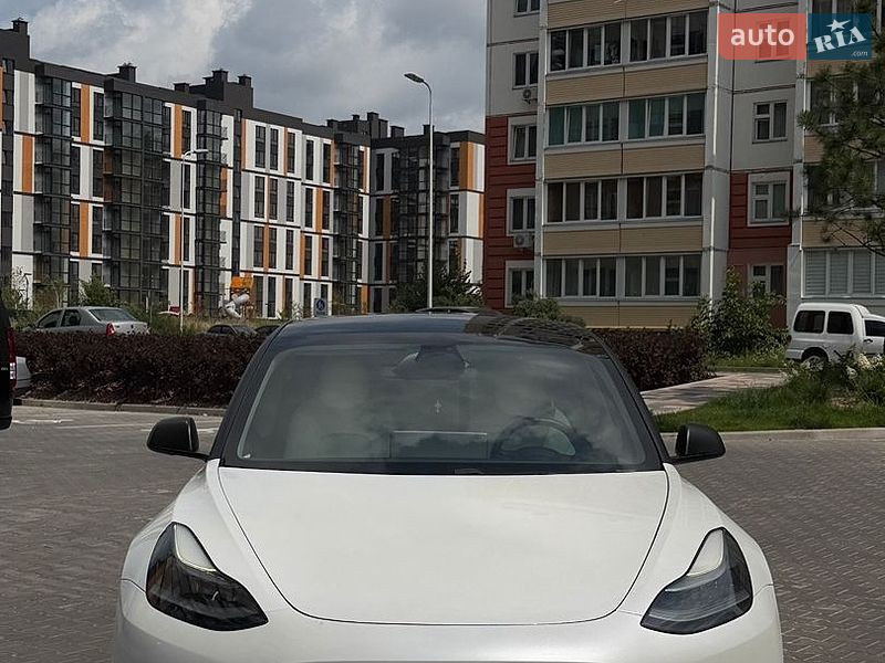 Седан Tesla Model 3 2021 в Києві