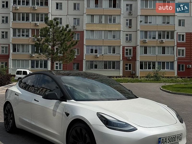 Седан Tesla Model 3 2021 в Киеве