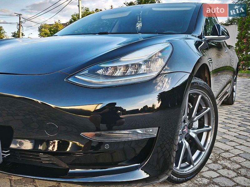 Tesla Model 3 2020