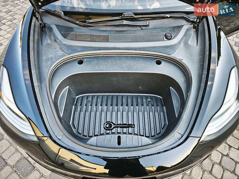 Седан Tesla Model 3 2020 в Ивано-Франковске