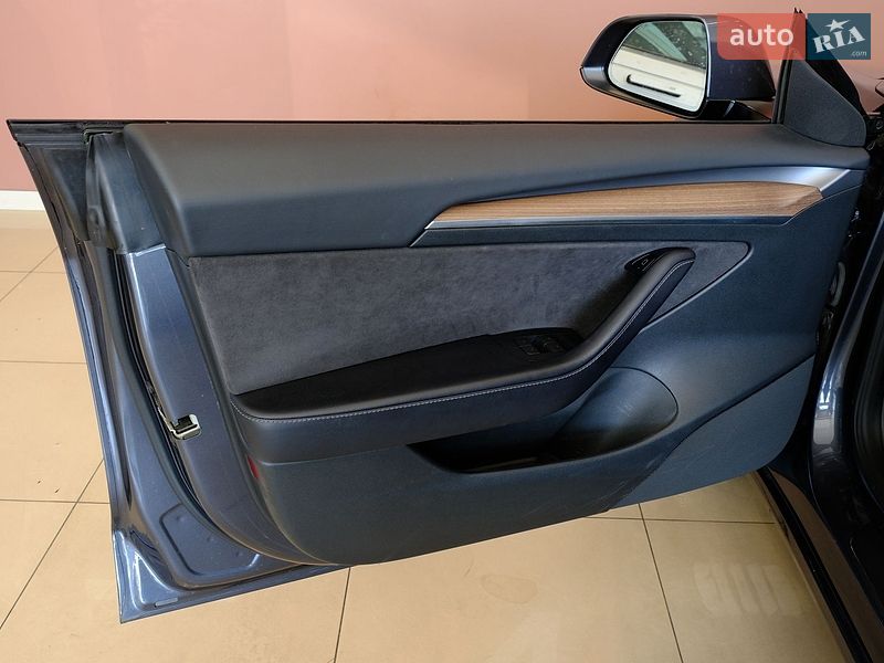 Седан Tesla Model 3 2023 в Одесі
