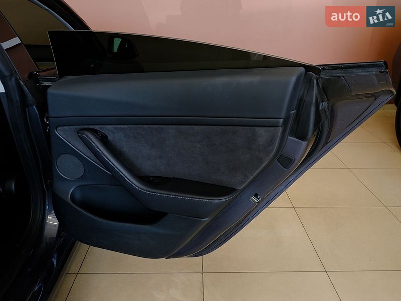 Седан Tesla Model 3 2023 в Одесі