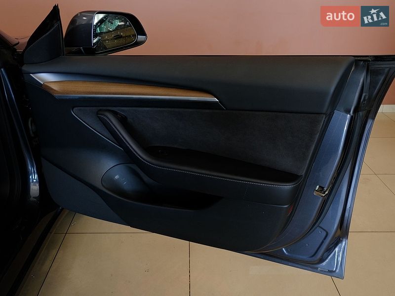 Седан Tesla Model 3 2023 в Одесі