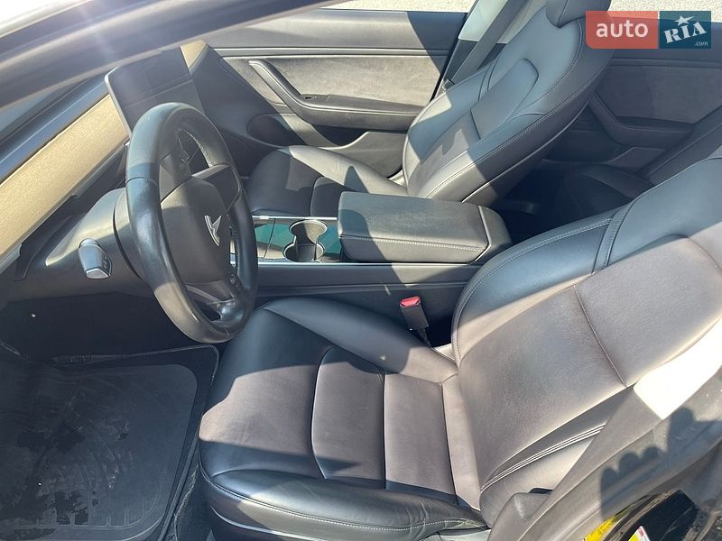 Седан Tesla Model 3 2018 в Переяславе