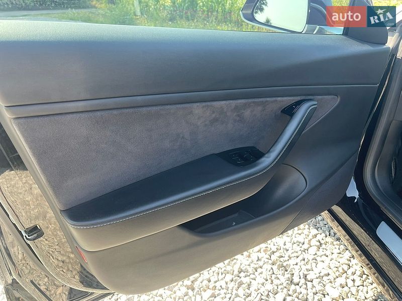 Седан Tesla Model 3 2018 в Переяславе