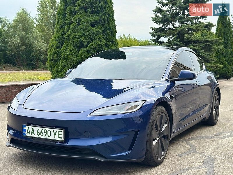 Tesla Model 3 2024