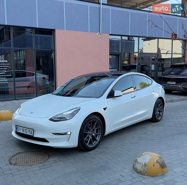 Седан Tesla Model 3 2021 в Луцке