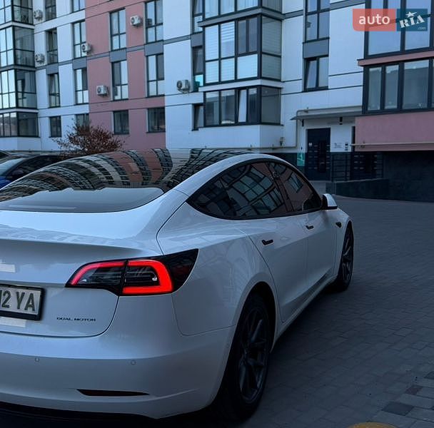 Седан Tesla Model 3 2021 в Луцке