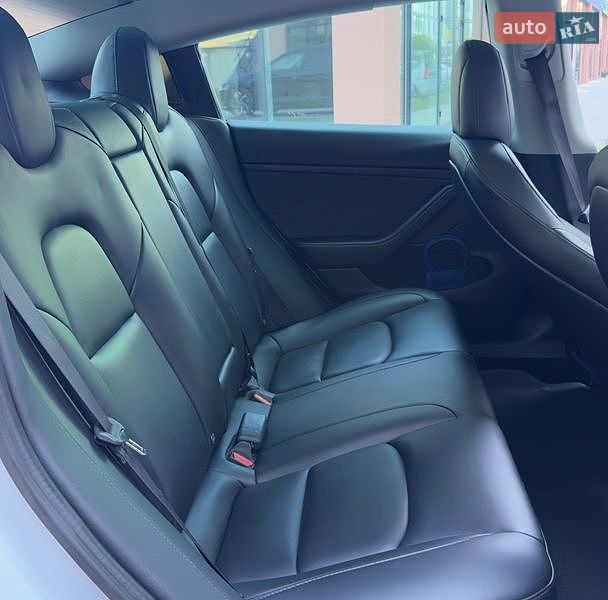 Седан Tesla Model 3 2021 в Луцке