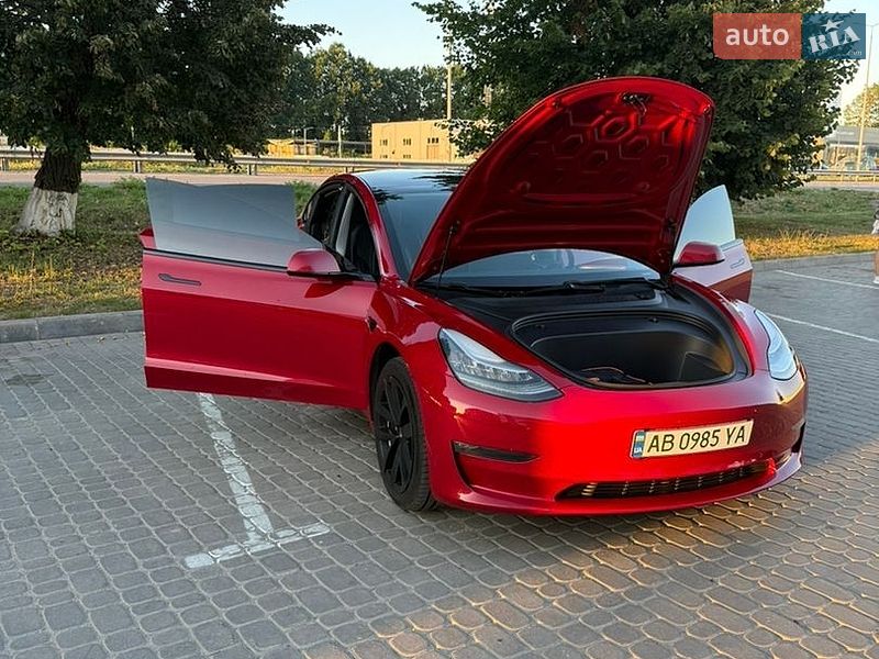 Седан Tesla Model 3 2020 в Виннице