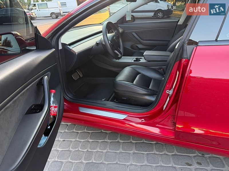 Седан Tesla Model 3 2020 в Виннице