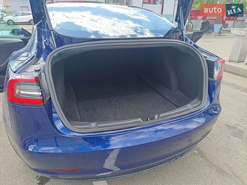 Седан Tesla Model 3 2018 в Києві