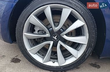 Седан Tesla Model 3 2018 в Києві