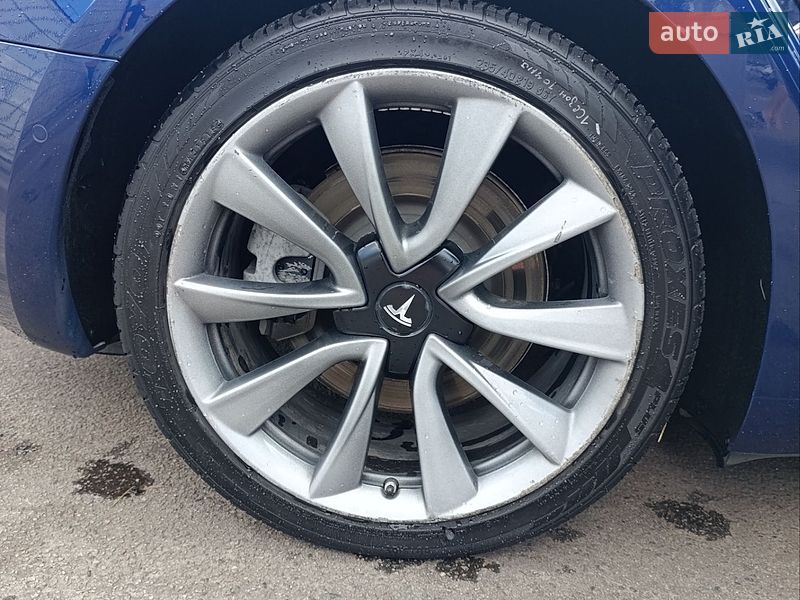 Седан Tesla Model 3 2018 в Києві