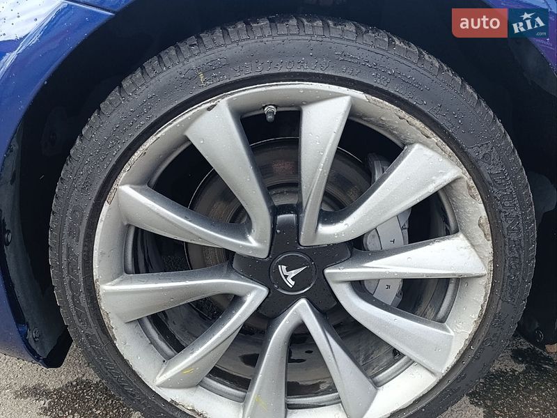 Седан Tesla Model 3 2018 в Києві