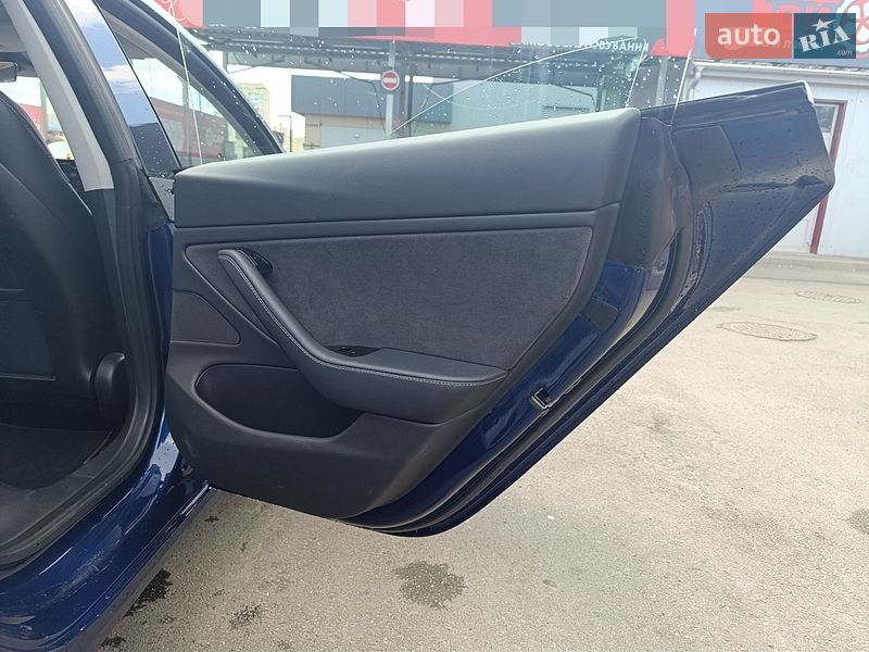 Седан Tesla Model 3 2018 в Києві