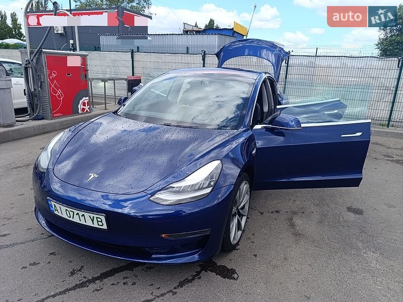 Седан Tesla Model 3 2018 в Києві