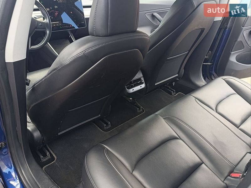 Седан Tesla Model 3 2018 в Києві