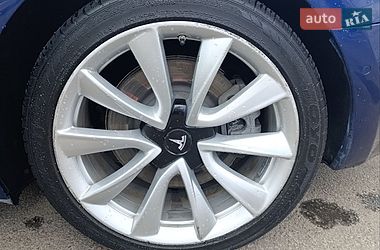 Седан Tesla Model 3 2018 в Києві
