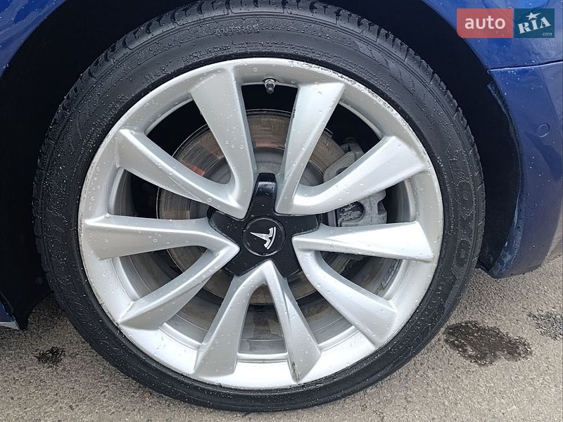Седан Tesla Model 3 2018 в Києві