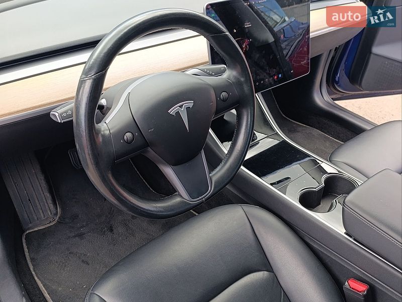 Седан Tesla Model 3 2018 в Києві