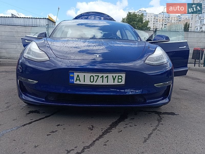Седан Tesla Model 3 2018 в Києві