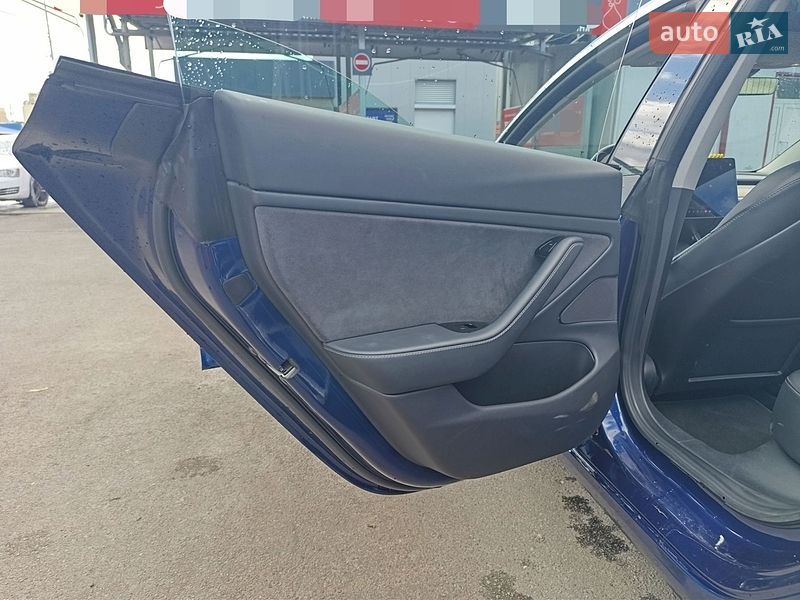 Седан Tesla Model 3 2018 в Києві
