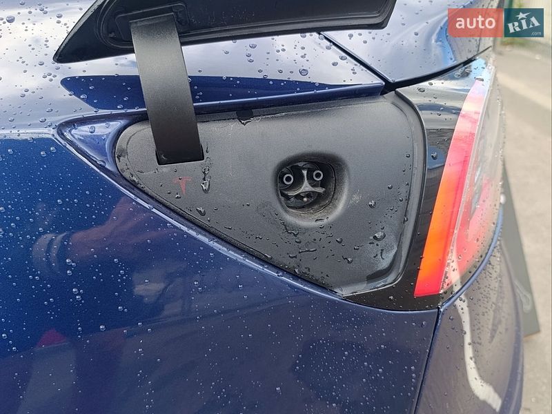 Седан Tesla Model 3 2018 в Києві