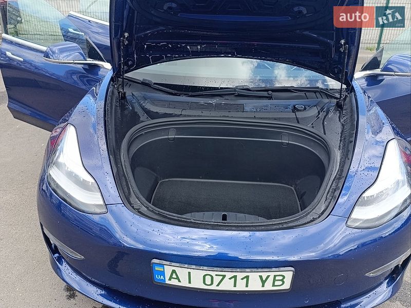 Седан Tesla Model 3 2018 в Києві