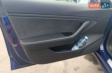 Седан Tesla Model 3 2018 в Києві