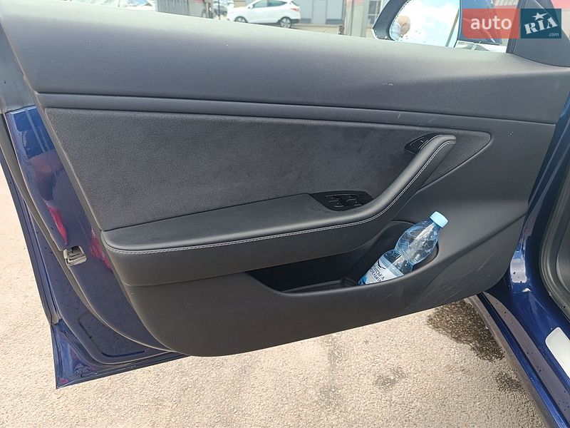 Седан Tesla Model 3 2018 в Києві