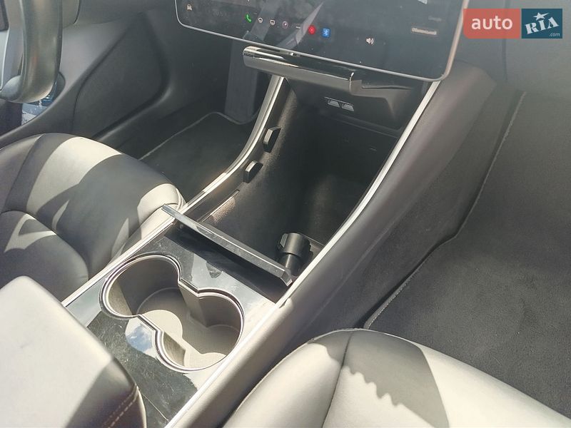 Седан Tesla Model 3 2018 в Києві