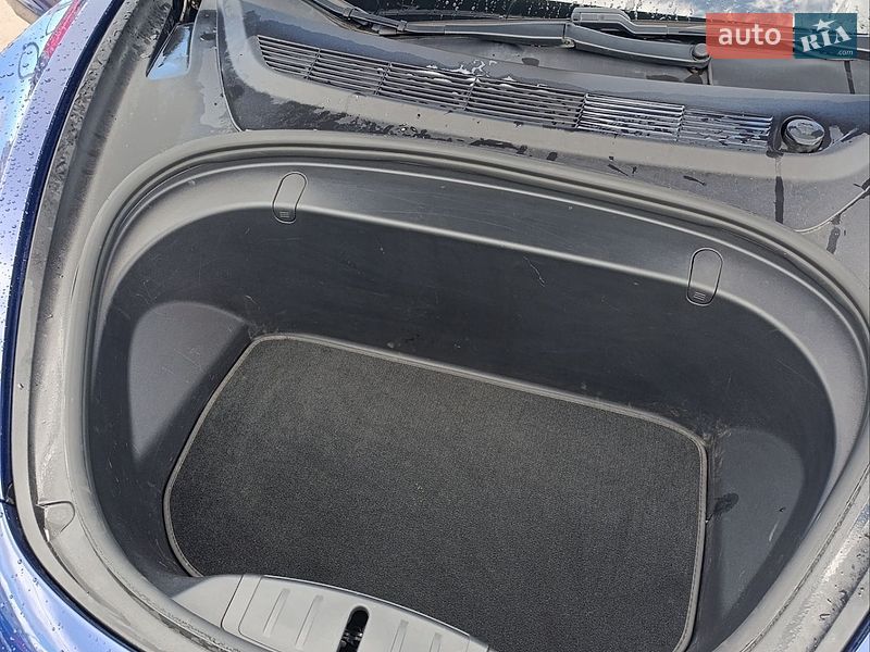 Седан Tesla Model 3 2018 в Києві