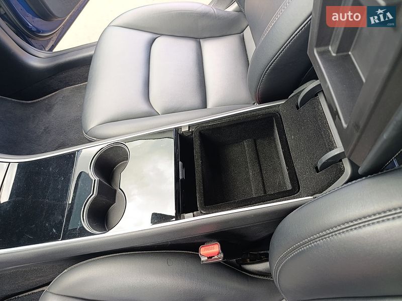 Седан Tesla Model 3 2018 в Києві