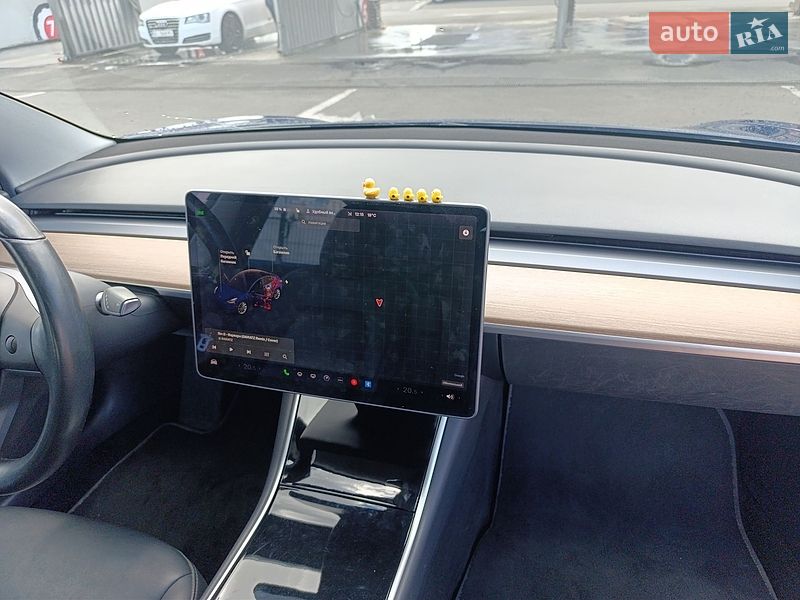 Седан Tesla Model 3 2018 в Києві