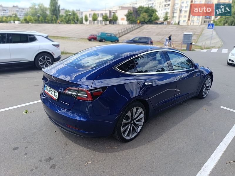 Седан Tesla Model 3 2018 в Києві