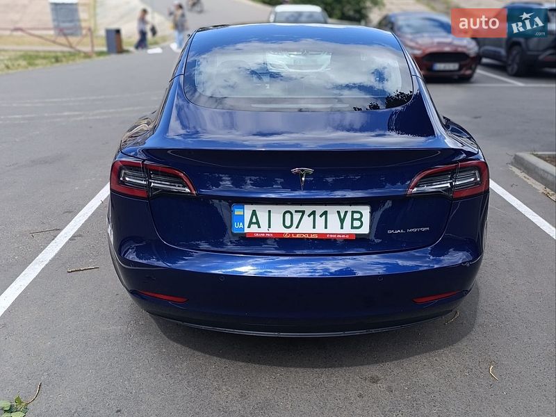 Седан Tesla Model 3 2018 в Києві